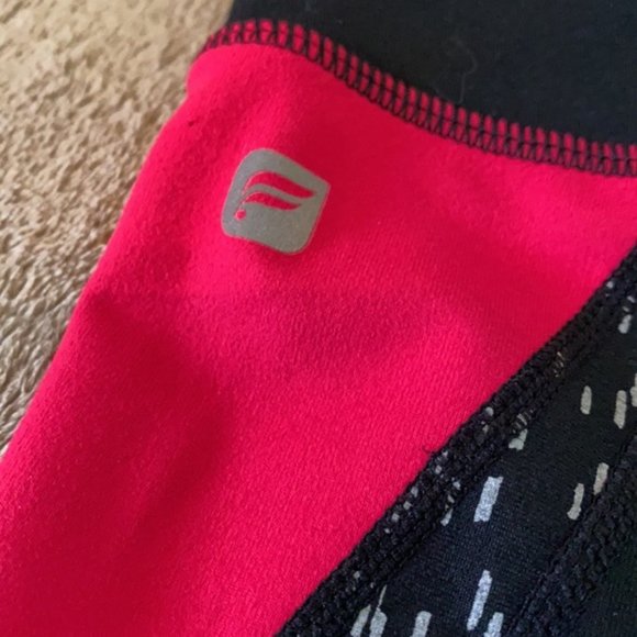 Fabletics Black Knee Length Back Zip Pocket Pattern Detail Active Leggings Small - Picture 7 of 9